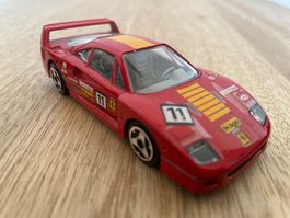 Spielzeugauto Ferrari F40 rot mit Nummer 11 49 Zeichen