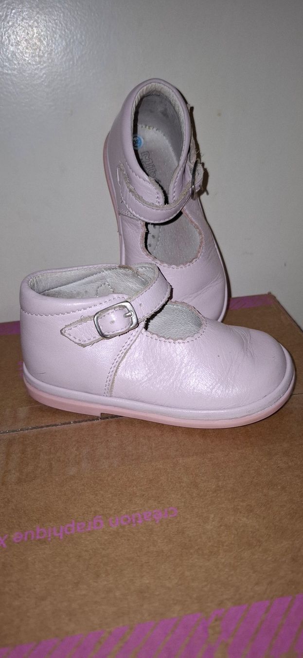 Scarpe per ragazzi: Chaussure rose bébé 1an, taille 20 – Usato da Lausanne venduto da GeoTrouvetou1952 1