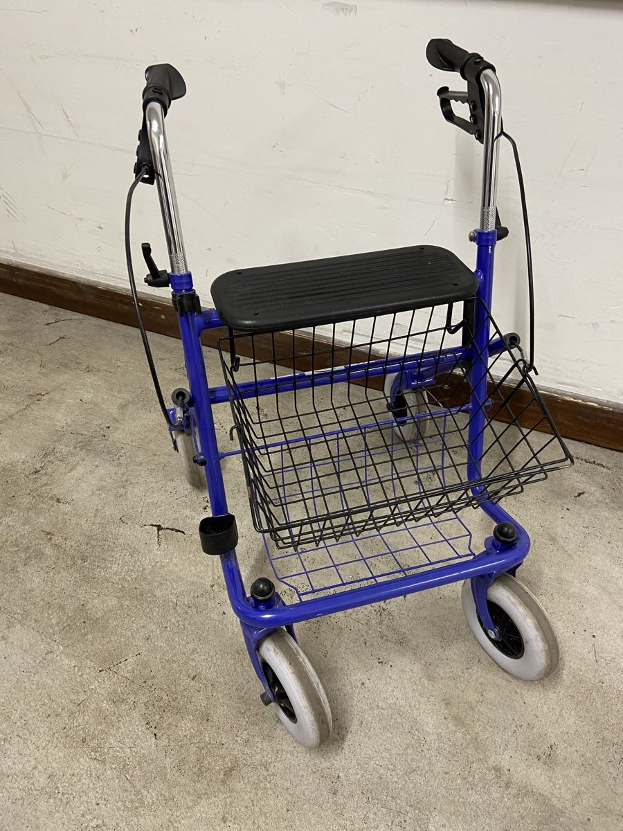 Gehhilfen:  Rollator mit Einkaufskorb – Gebraucht aus Dietikon von brocki-eyra
