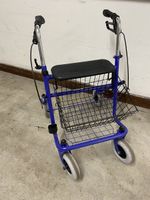  Rollator mit Einkaufskorb