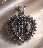 Wunderschöner Silber Herz-Anhänger mit Granat Edelsteinen