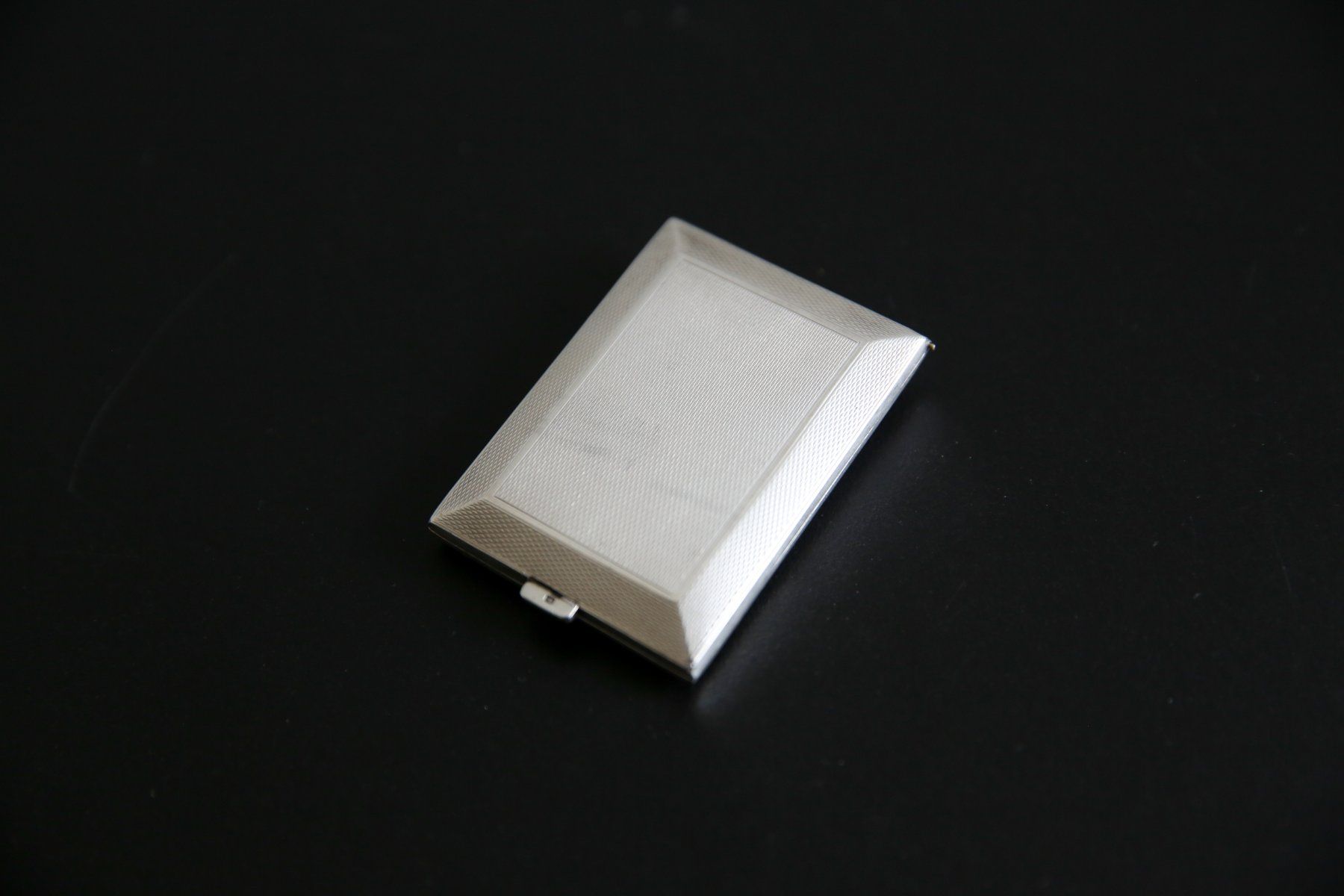 Altri Prodotti per fumatori: vintage silver cigarette case with english hallmarks – Usato da Zürich venduto da considermichael 3