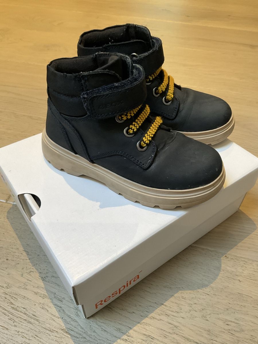 Geox Scarpe per ragazzi: Geox Schuhe gr 26 – Nuovo (secondo la descrizione) da Zürich venduto da TheShips