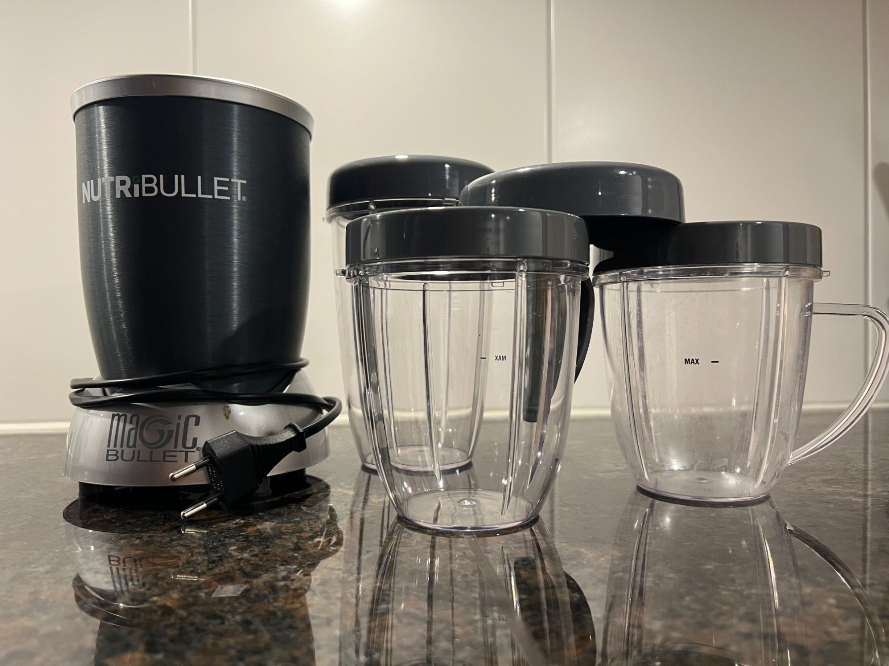 Nutribullet Appareils de cuisine: NutriBullet Mixer mit 3 Bechern und 2 Deckeln – D'occasion à Uster par Stoessda 2