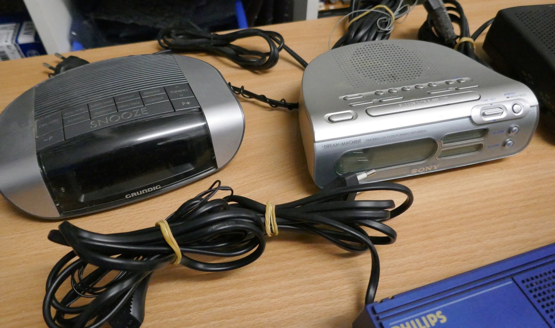 Sony Wecker: Grosse Sammlung Radio-Wecker – Gebraucht aus Wenslingen von FairlightCMI 2
