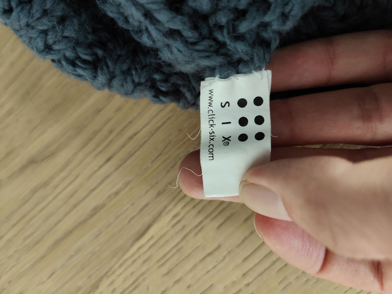 Hüte, Mützen & Caps: Warme Strickmütze mit Bommel, Clicksix, Grösse S/M – Gebraucht aus Birmensdorf ZH von LucaToni02 1