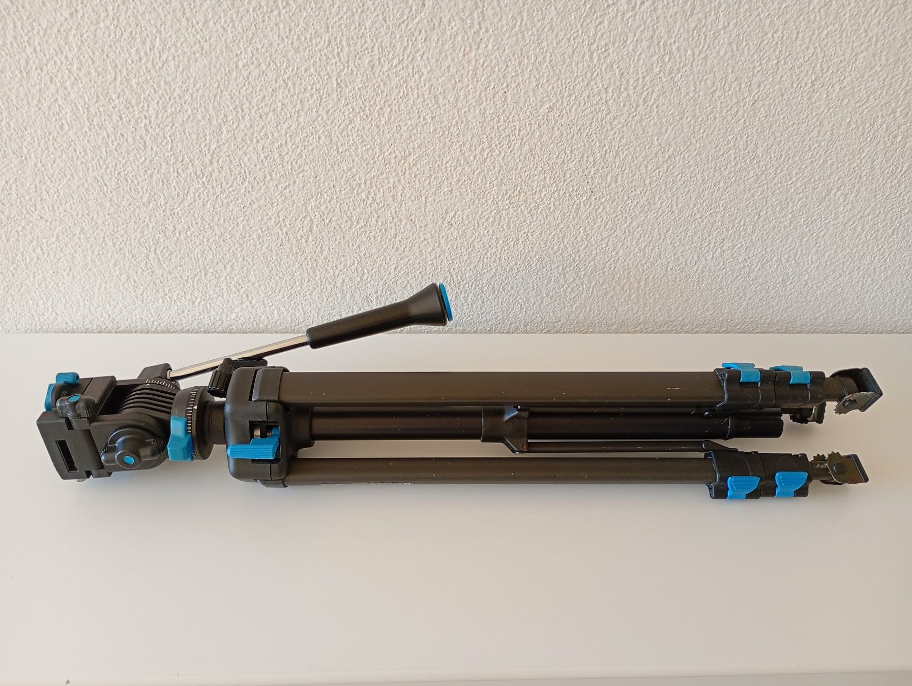 Treppiedi & Teste: Kamerastativ Vivanco 1997 Made in Germany – Usato da Möriken AG venduto da Vellas 7