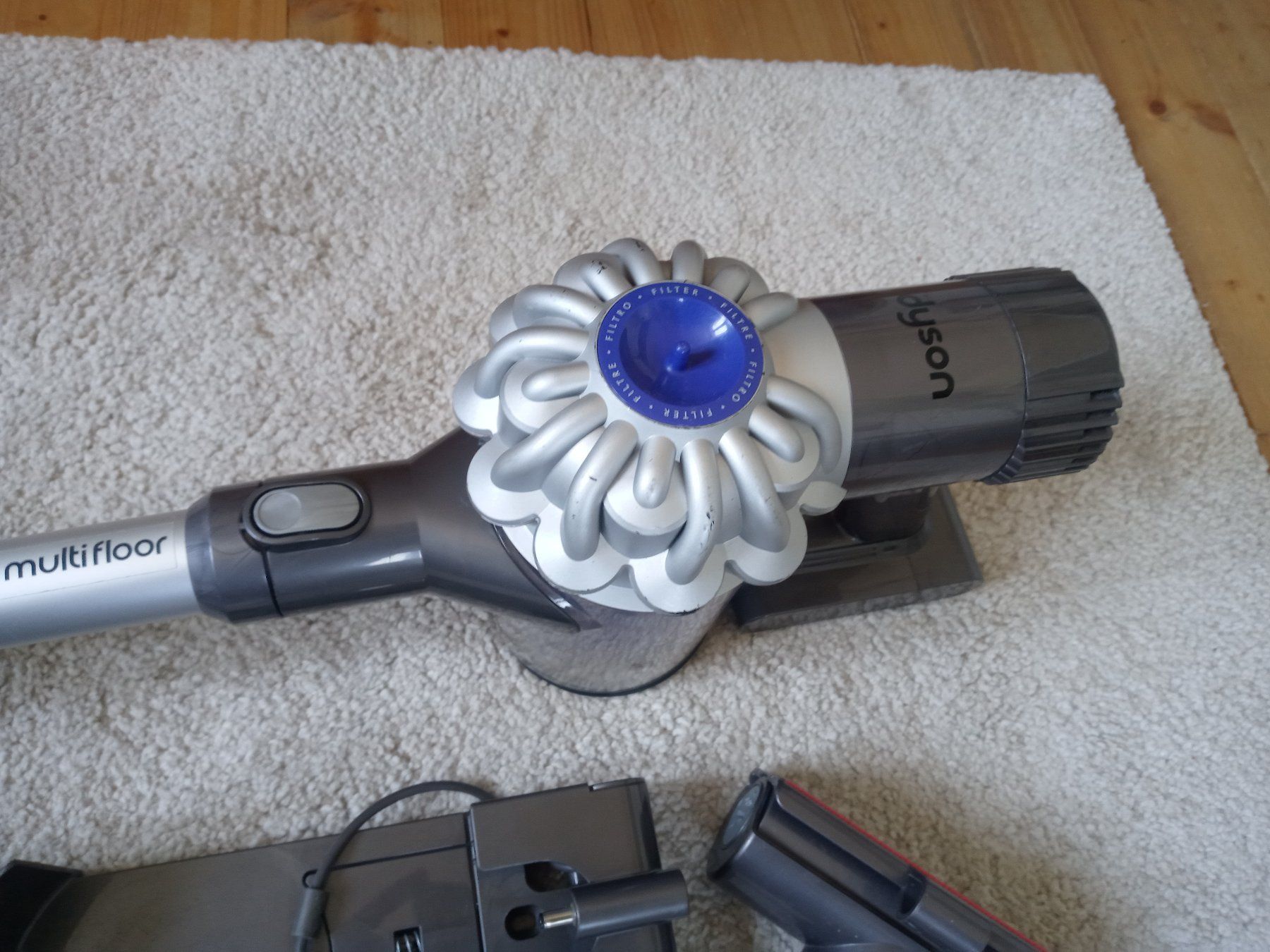 Dyson Aspirateurs & Accessoires: Handstaubsauger Dyson V6 – D'occasion à Prez-vers-Siviriez par Monija70 2