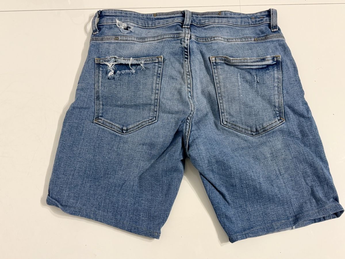 Zara Jeans: Shorts jeans Zara Man Gr.52 – Usato da St.Gallen venduto da pep_2gfq 1