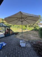 Sonnenschirm mit fahrbarem Ständer