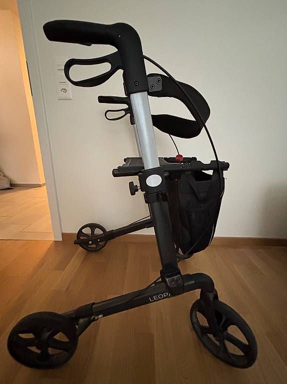 Ausili per la deambulazione: Rollator höhenverstellbar – Usato da Jona venduto da Nimbe 2