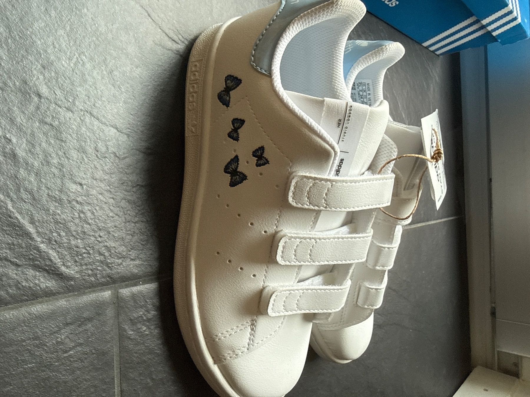 Adidas Schuhe für Mädchen: Baskets Adidas Stan Smith blanches taille 34 Neuves – Neu und originalverpackt aus Coppet von tra_st7f 1