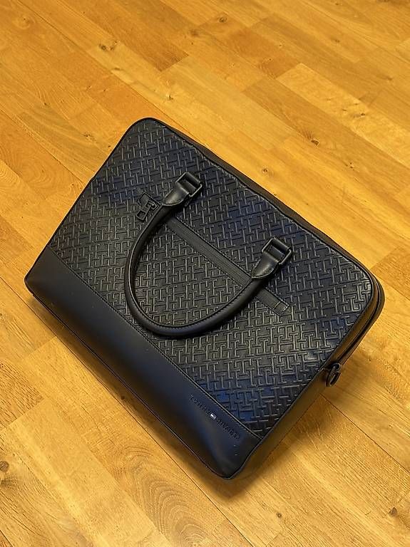 Tommy Hilfiger Taschen: Tommy Hilfiger Tasche – Gebraucht aus Sumiswald von MFMF02