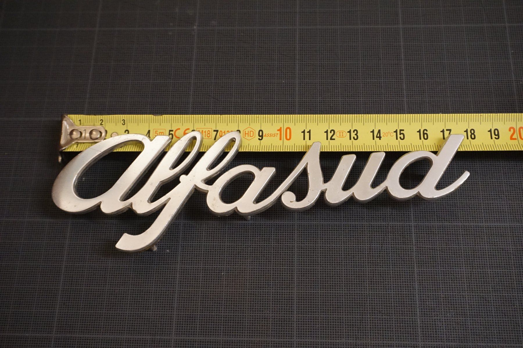 Alfa Romeo Placchette & Badge: Badge ALFASUD Alfa Romeo – Usato da Ependes VD venduto da Cartonabanane 4