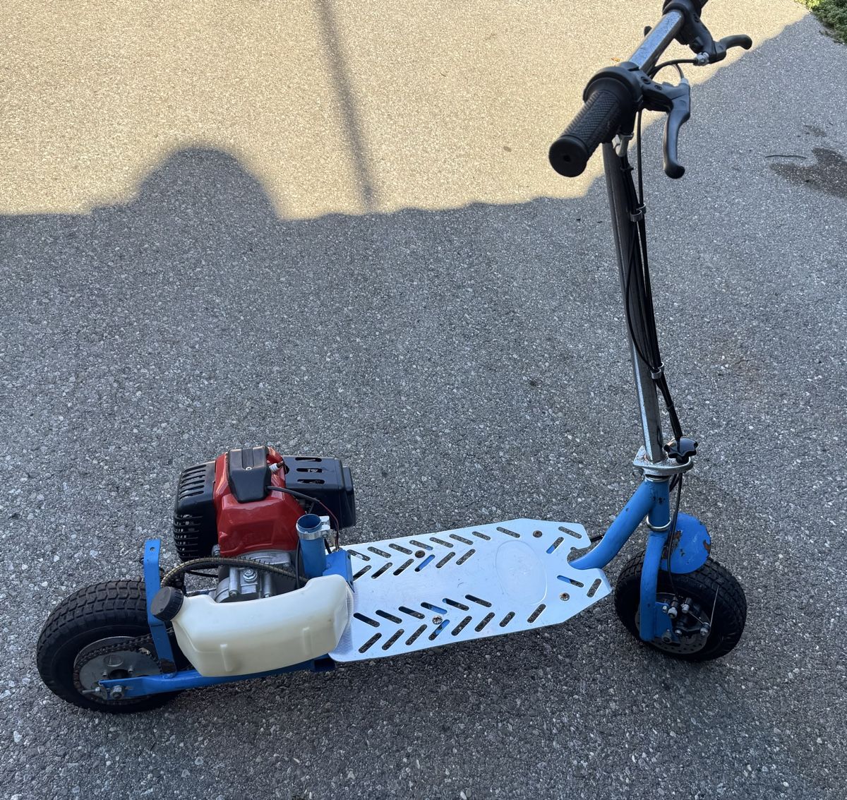 Veicoli per bambini: Trottinette à moteur pour bricoleur  – Difettoso da St-Légier-Chiésaz venduto da spe_ndg5