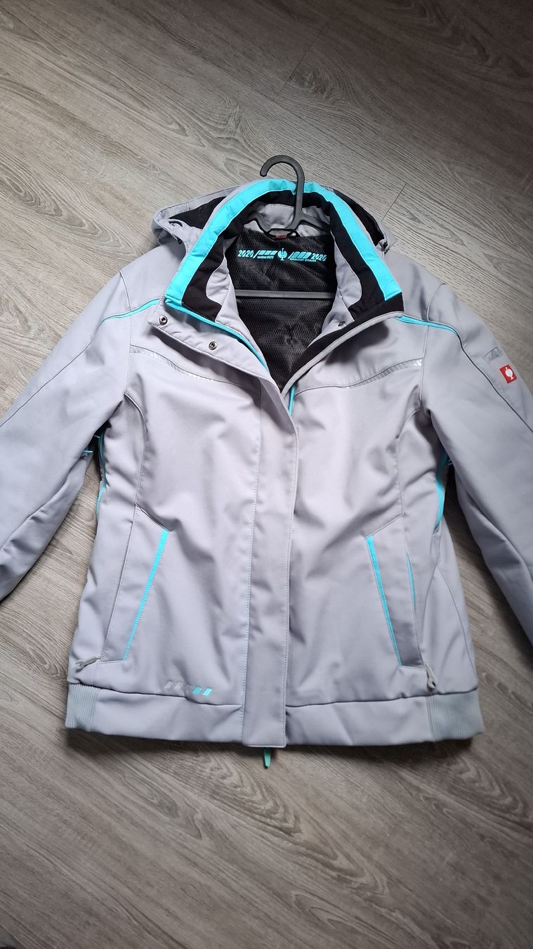 Jacken: Strauss Winterjacke Damen – Gebraucht aus Galgenen von Bergkatze