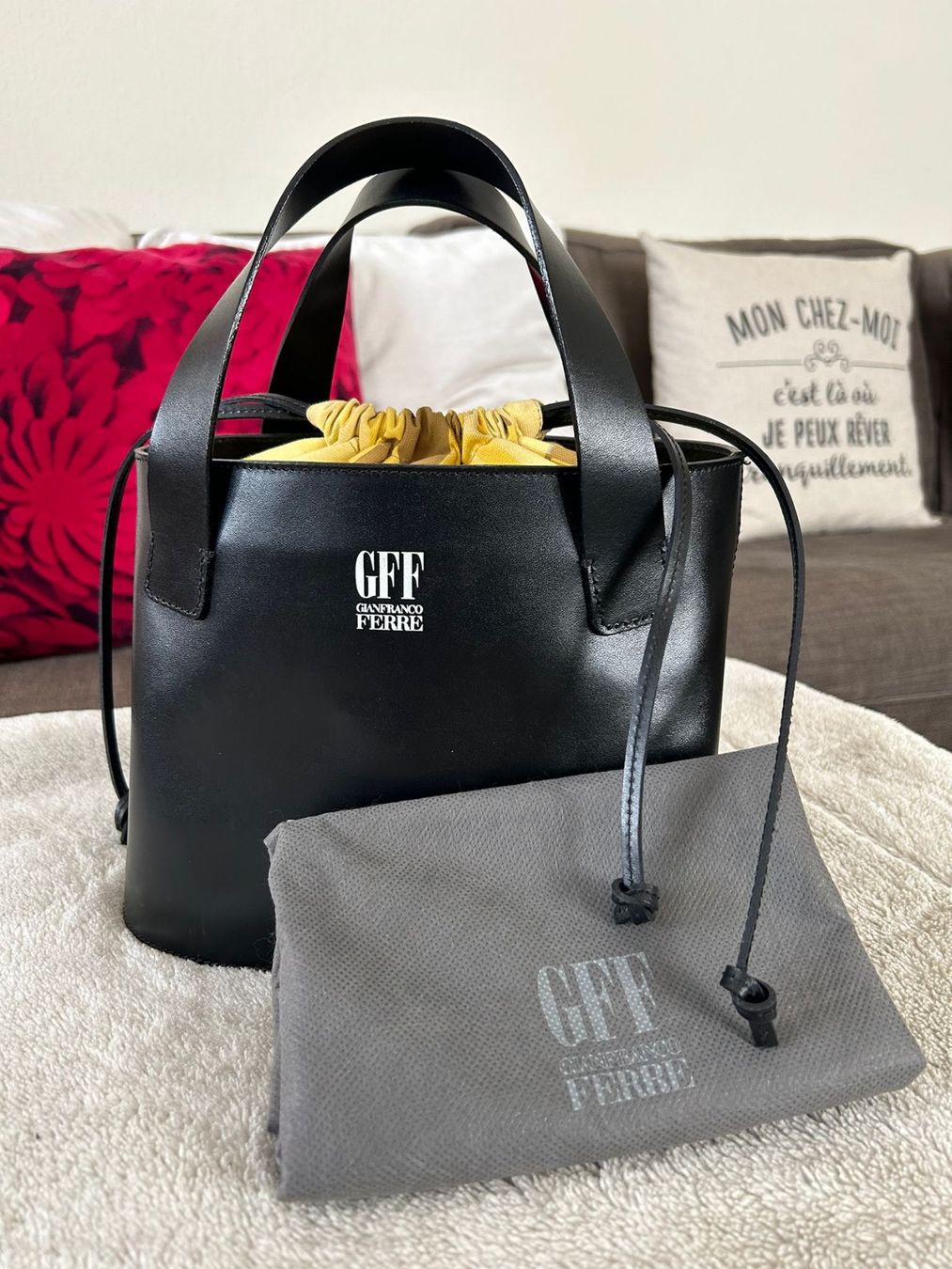 Gianfranco Ferre Taschen für Damen: GFF GIANFRANCO FERRÉ Vintage – Gebraucht aus Lausanne von rkiko11