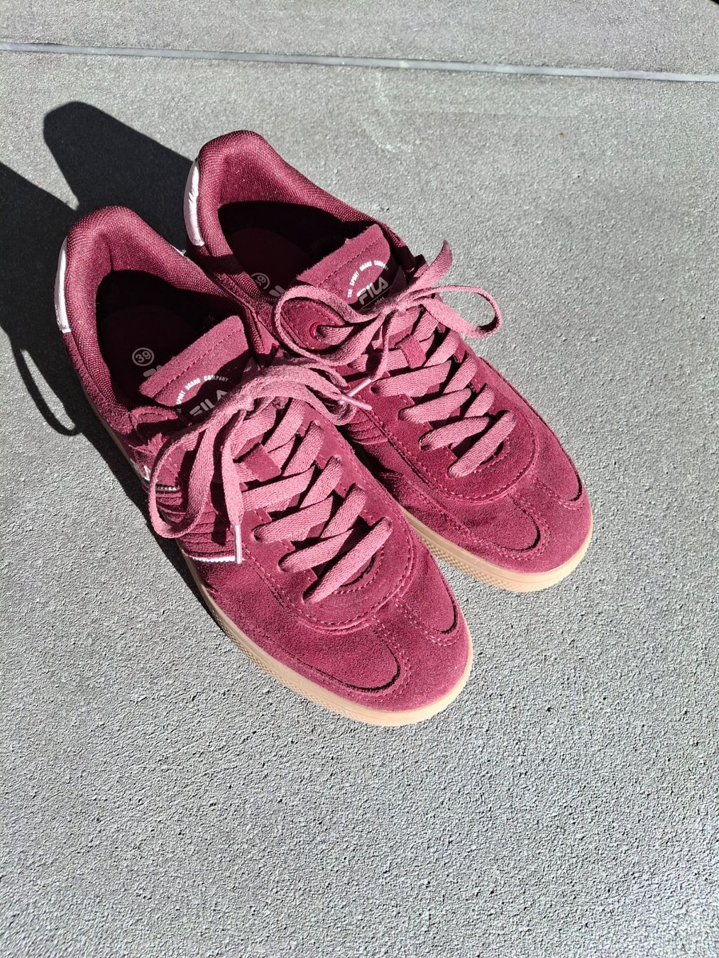 Fila Scarpe da donna: Fila Sneaker bordeaux Grösse 39 – Usato da Widnau venduto da Ms_Lefthand