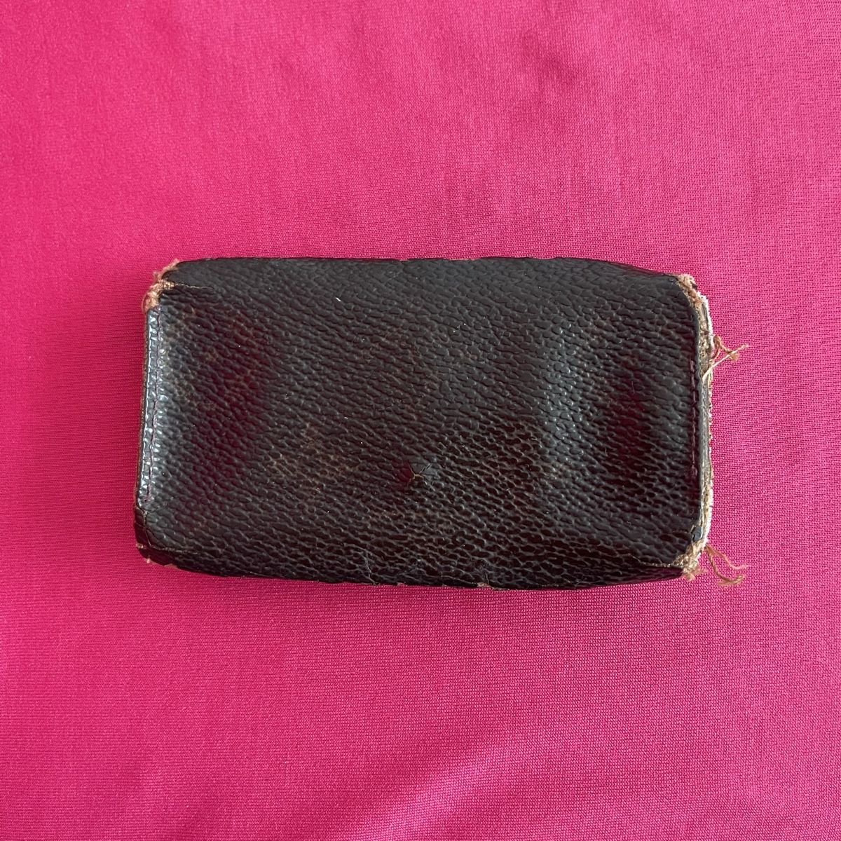 Louis Vuitton Portafogli: Vintage Louis Vuitton brown monogram key holder wallet – Difettoso da Genève venduto da FoundTears 1