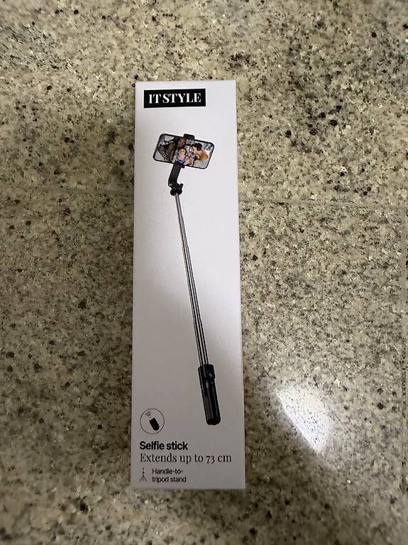 Halterungen: Selfie-Stick mit Bluetooth-Fernbedienung – Neu und originalverpackt aus Zürich von meti1975