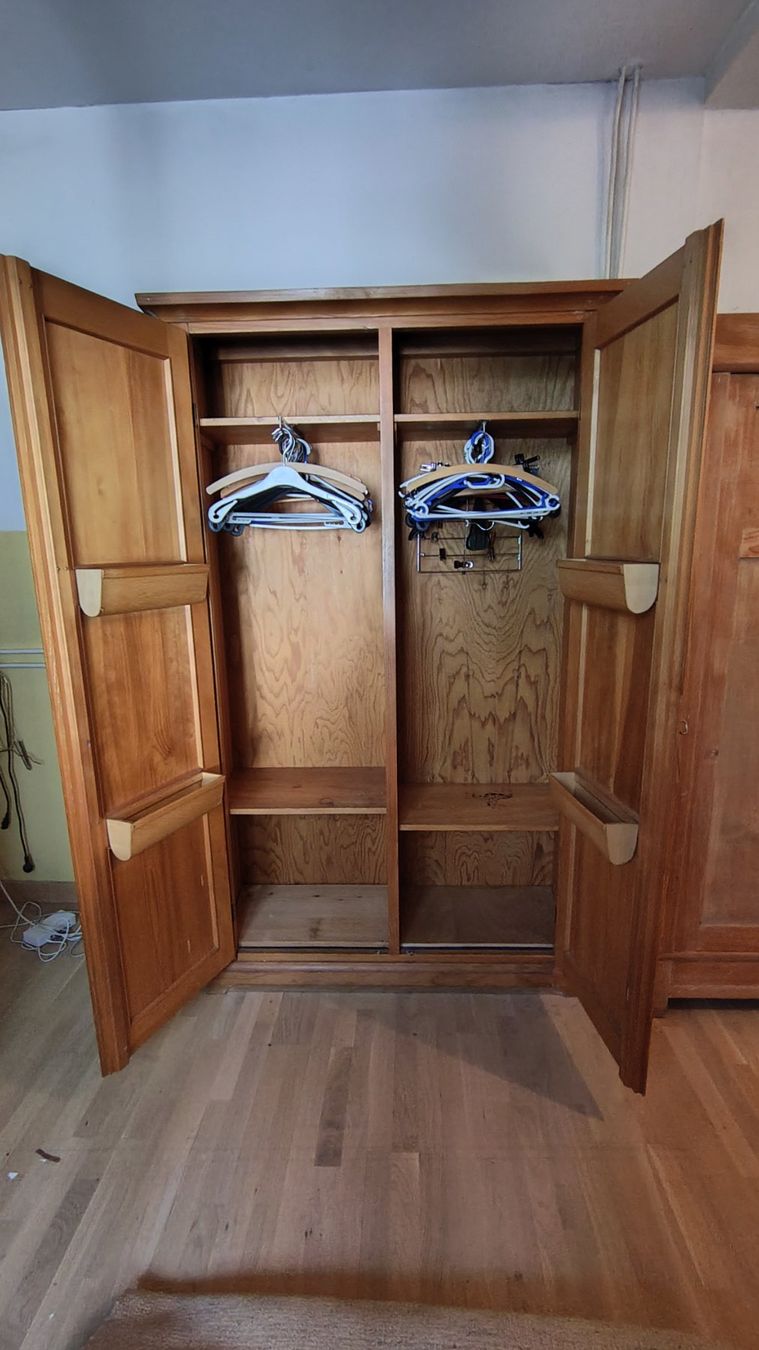 Armadi: Schrank – Usato da Reinach BL venduto da niclaiss 1
