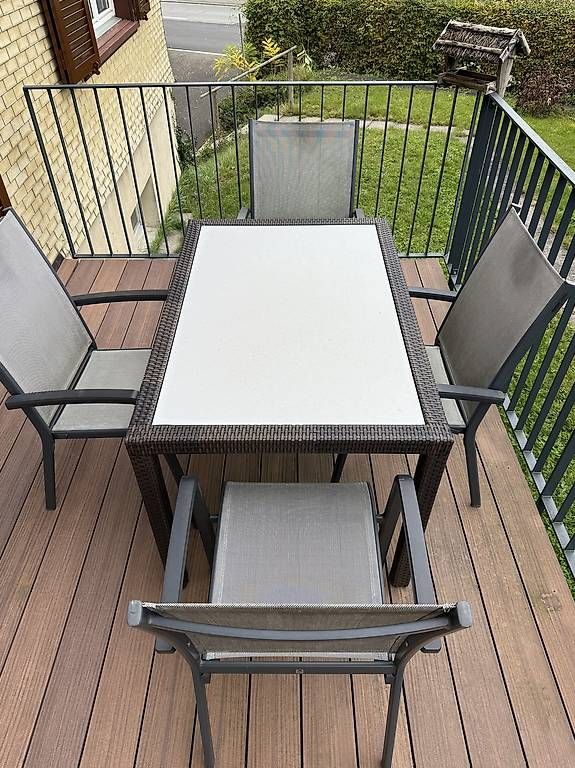 Set di tavolo e panche: Garten Tisch mit 4 Stühlen – Usato da Tägerwilen venduto da cici123 1