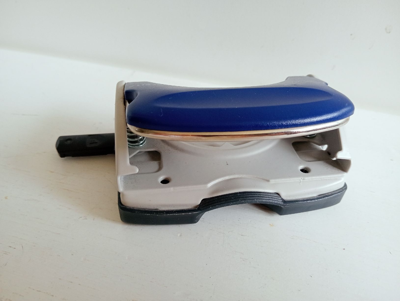 Carta: LEITZ Esselte Locher 50/55/89 - Blau – Usato da Allschwil venduto da Evgeniia78 3