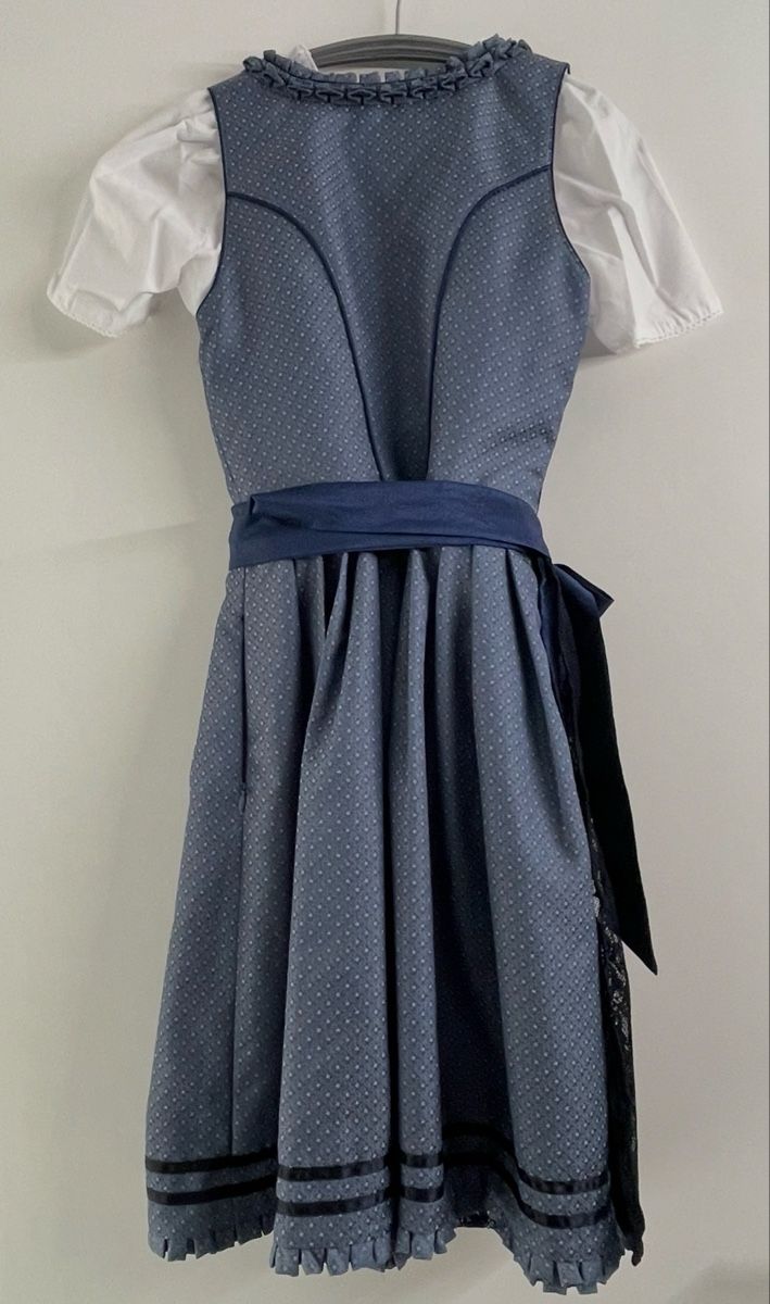 Kostüme: Dirndl – Gebraucht aus Zürich von chouette1702 1