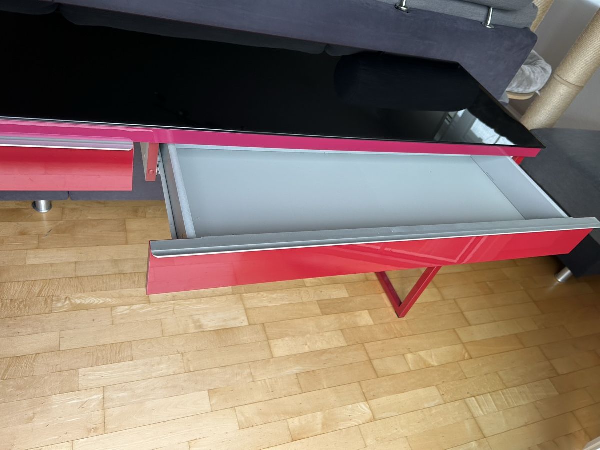 Tables: Beistelltisch mit schwarzer Glasabdeckung – D'occasion à Rüthi (Rheintal) par Quellhell 3