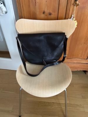 Sac en cuir marron longeur 39 cm, hauteuer 27, largeur 6.