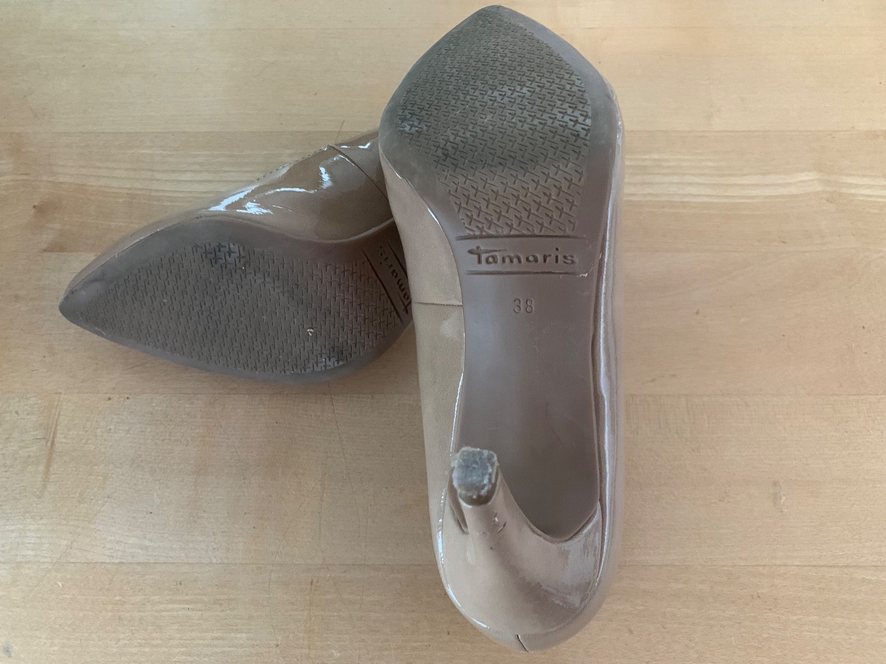 Tamaris Scarpe da donna: Pumps Lack beige Grösse 38 – Usato da St. Gallen venduto da comanoma 2