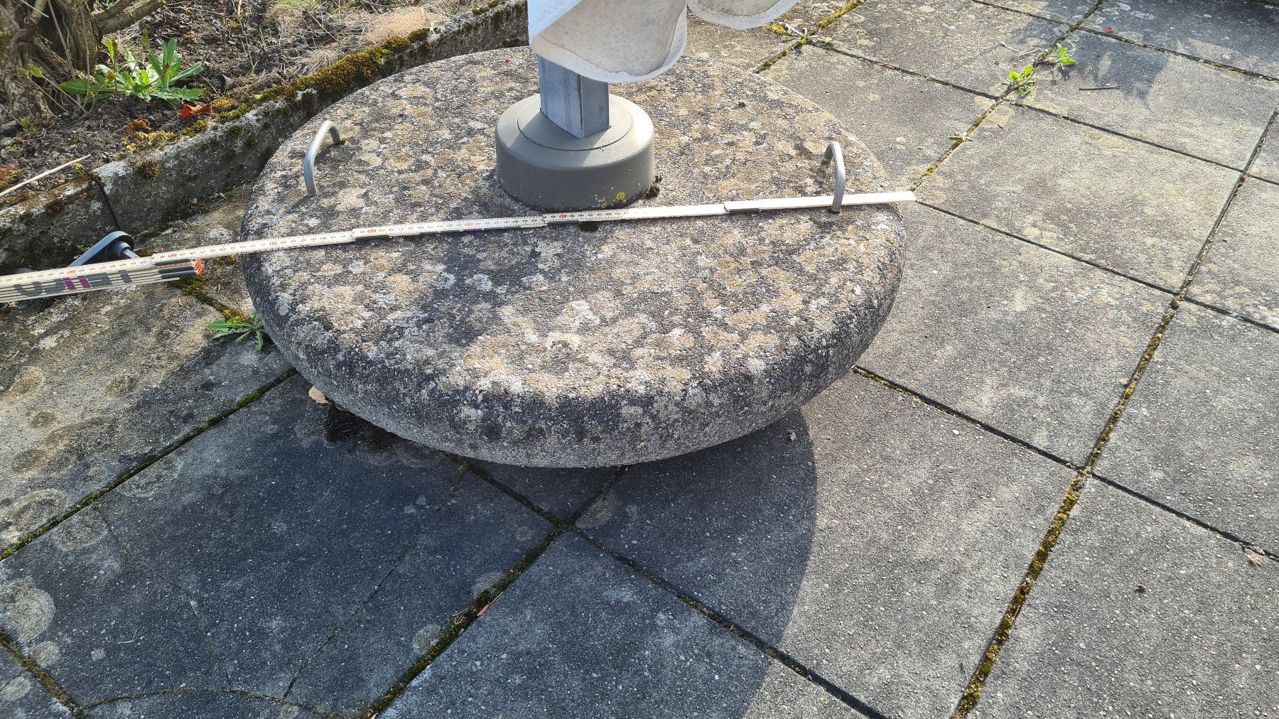 Altro: Robuster Sonnenschirmständer aus Stein mit Rollen! – Usato da Hombrechtikon venduto da Arica1