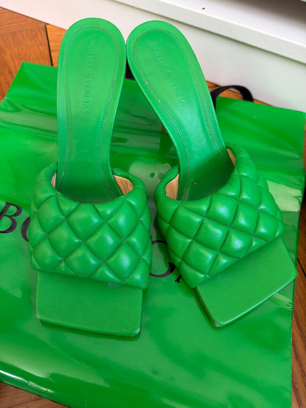 Bottega Veneta Borse da donna: Bottega Veneta Set Sandalen + Tasche – Nuovo (secondo la descrizione) da Agra venduto da Milena_L 1