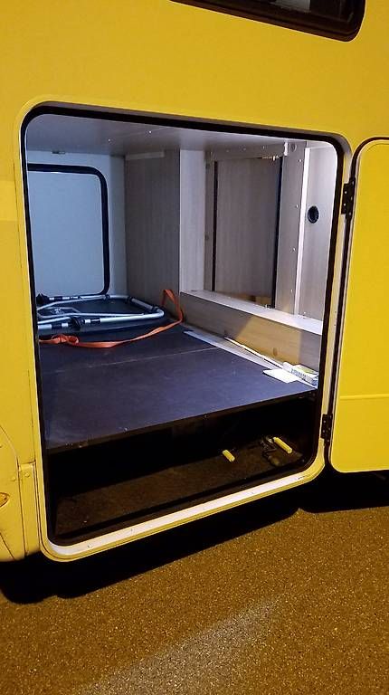 Sunlight Veicoli da campeggio: Doppelboden -Ordnung oder Schlafplatz im Camper Sunlight A70 – Usato da Elsau venduto da Body 2