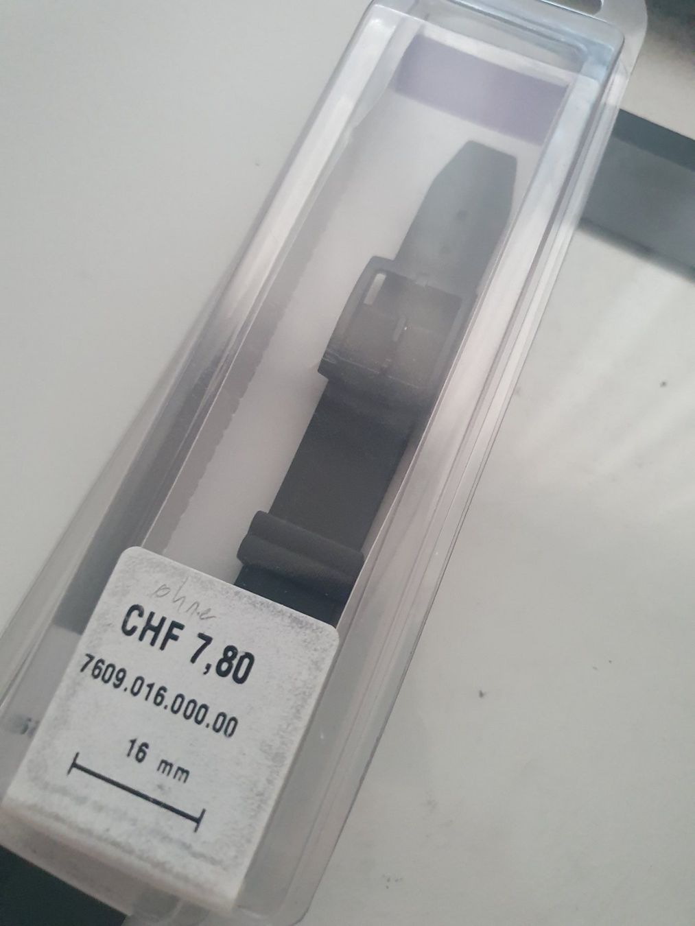 Bracciali & Braccialetti: Uhrenarmband Synthetik 16mm schwarz – Nuovo e nell'imballaggio originale da Zürich venduto da Alibaba1234