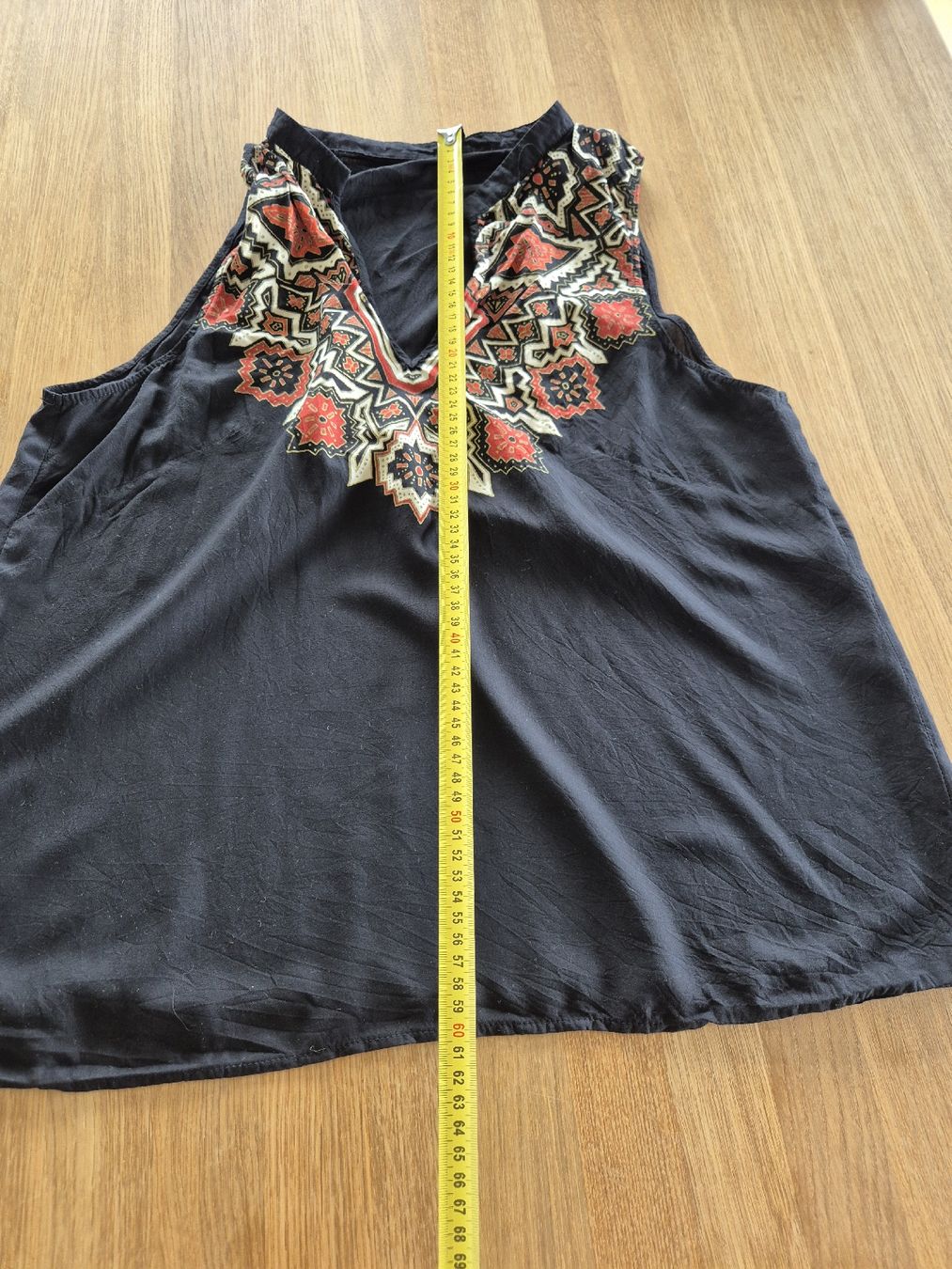 Top: Sommer Boho Top ärmellos schwarz rot gemustert – Usato da Bern venduto da miruslav 4