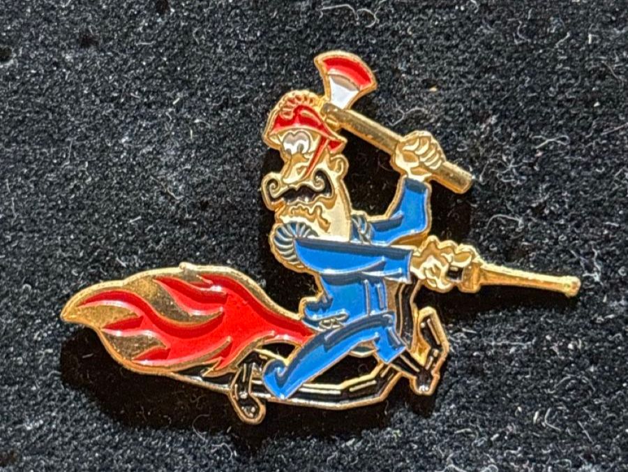Placchette & Badge: Feuerwehr Pin nummeriert 143 – Usato da Matzingen venduto da Old-Shop