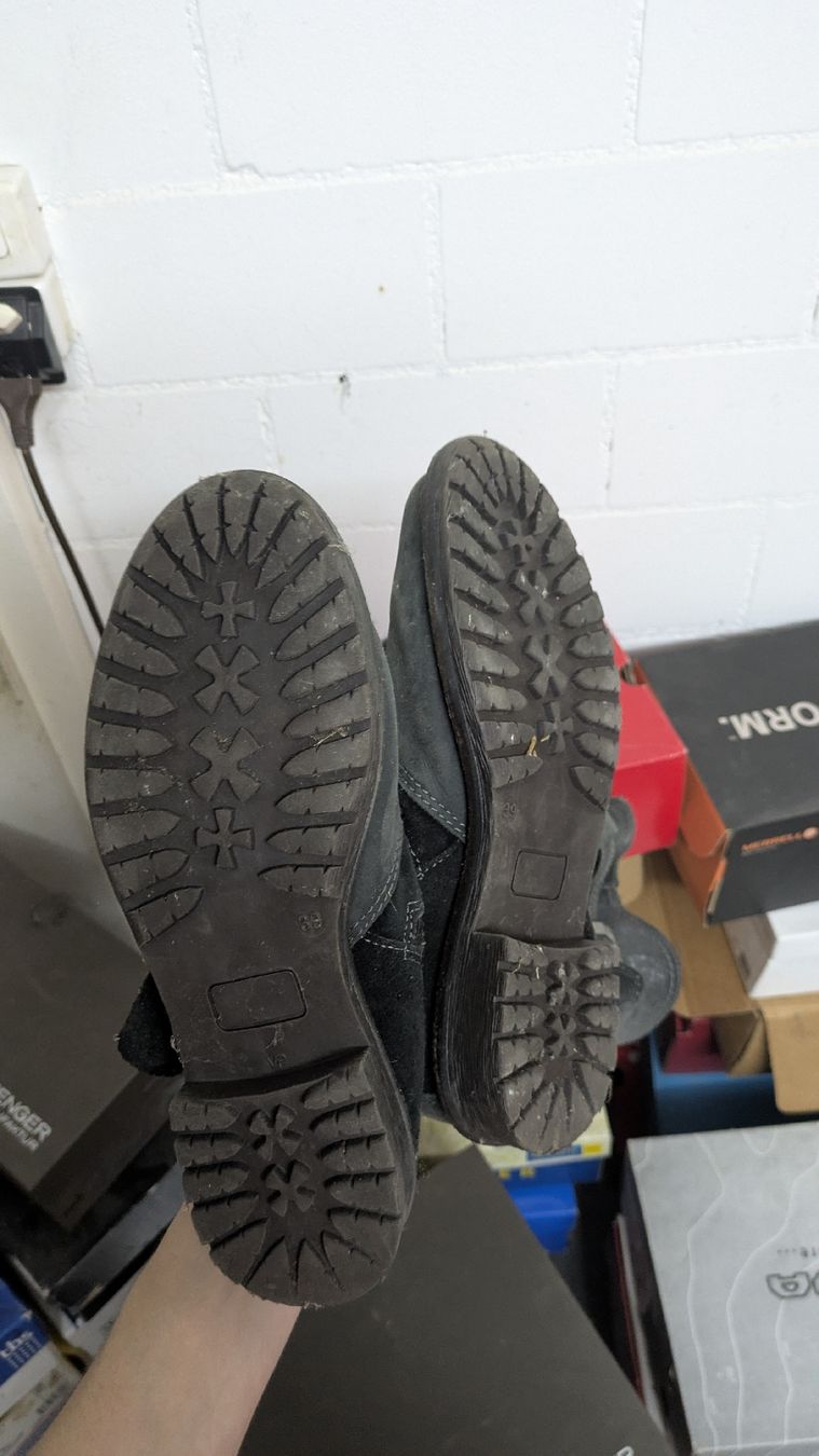 Tamaris Scarpe da donna: TAMARIS Stiefel schwarz – Usato da Morgarten venduto da rra_jvw7 2
