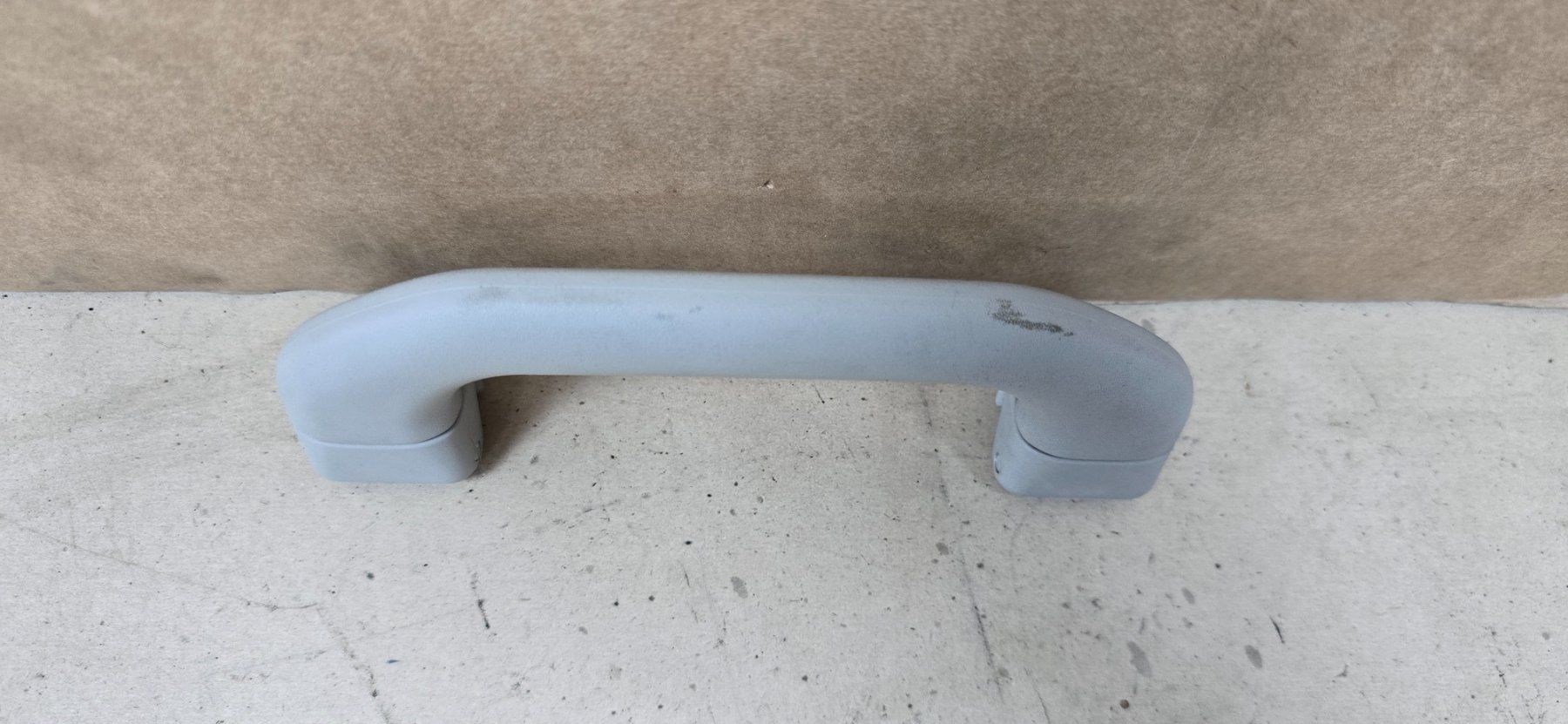 Volkswagen Alle Autoersatzteile: VW T4 Haltegriff Griff Angstgriff A-Säule grau 7D0857607 – Gebraucht aus Schaffhausen von Parg86 1