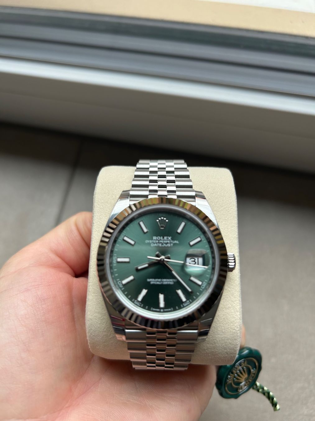 Rolex Montres: Rolex Datejust 41 full set – Neuf avec emballage d'origine à Chézard-St-Martin par loa_hwc9 3