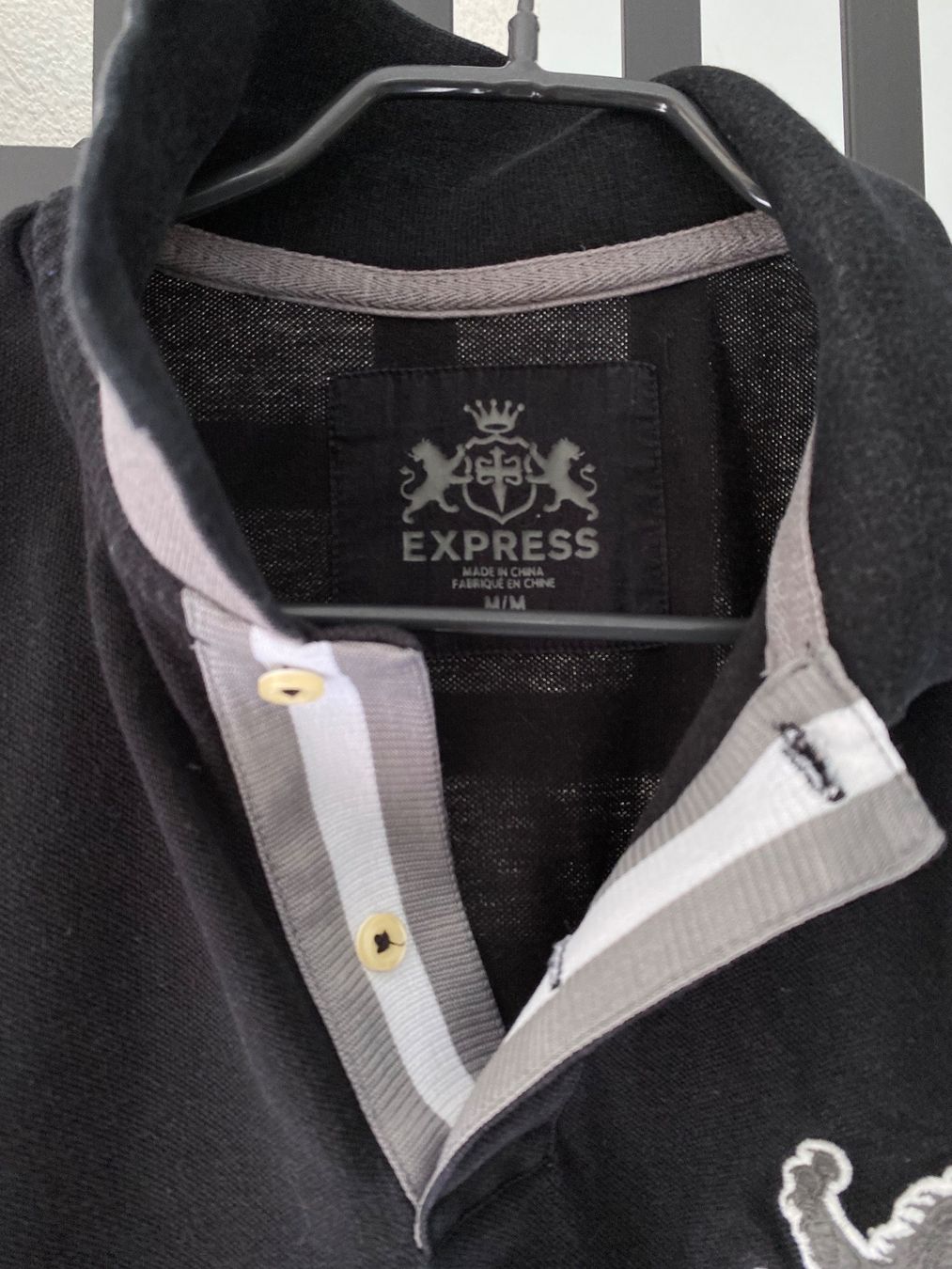 Polo-Shirts: Poloshirt schwarz Gr.M mit Leu vorne – Gebraucht aus Zürich von DidierTG 1