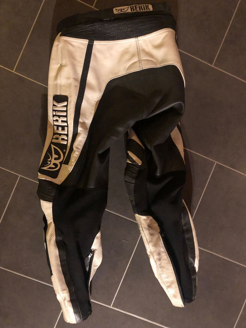 Completi, tute sportive e funzionali: Motorrad-Lederkombi 2-Teilig mit Stiefeln – Usato da Guggisberg venduto da eil_ty7w 4
