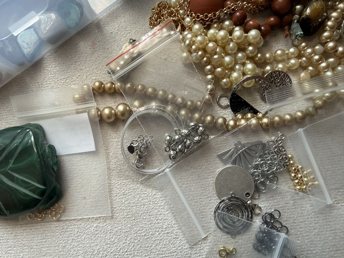 Altri gioielli: Box- Lot Perlen und Schmuckteile sortiert, DIY – Usato da Lamone venduto da LaCantinaMagica 4