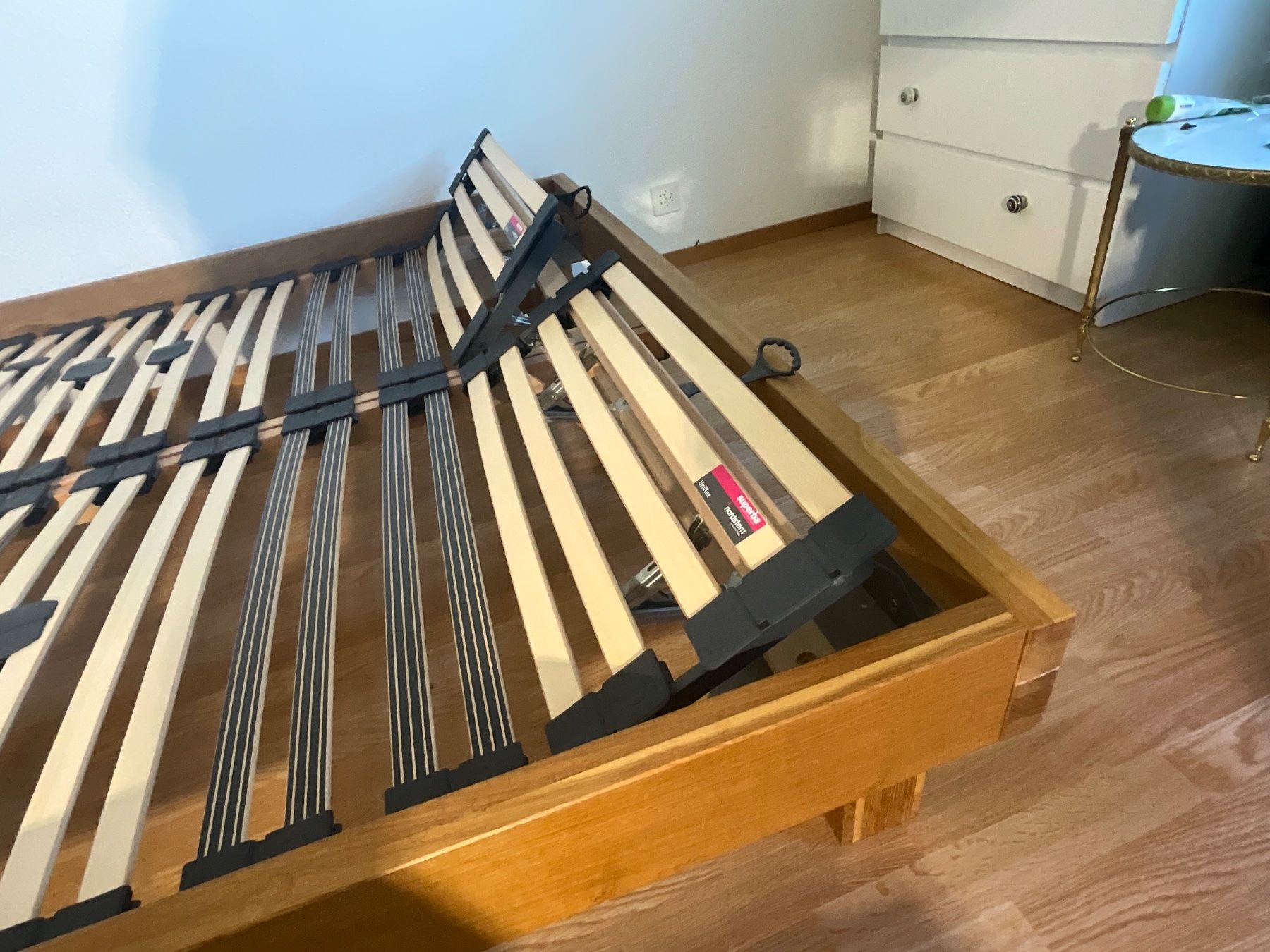 Betten: Edles Doppelbett aus Eiche, 160x200 – Gebraucht aus Bern von st.benji 4