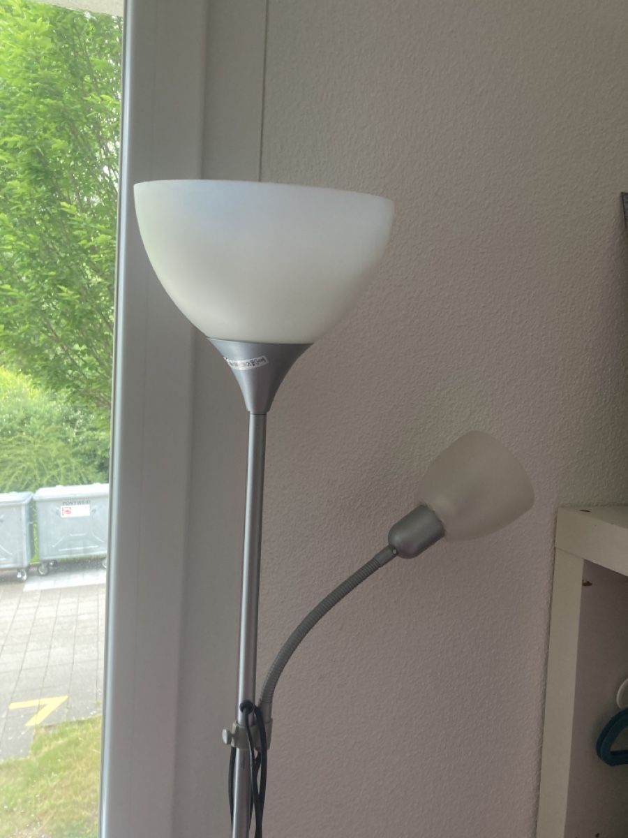 Lampade: Praktische Stehlampe – Usato da Zofingen venduto da inf_2plw 1