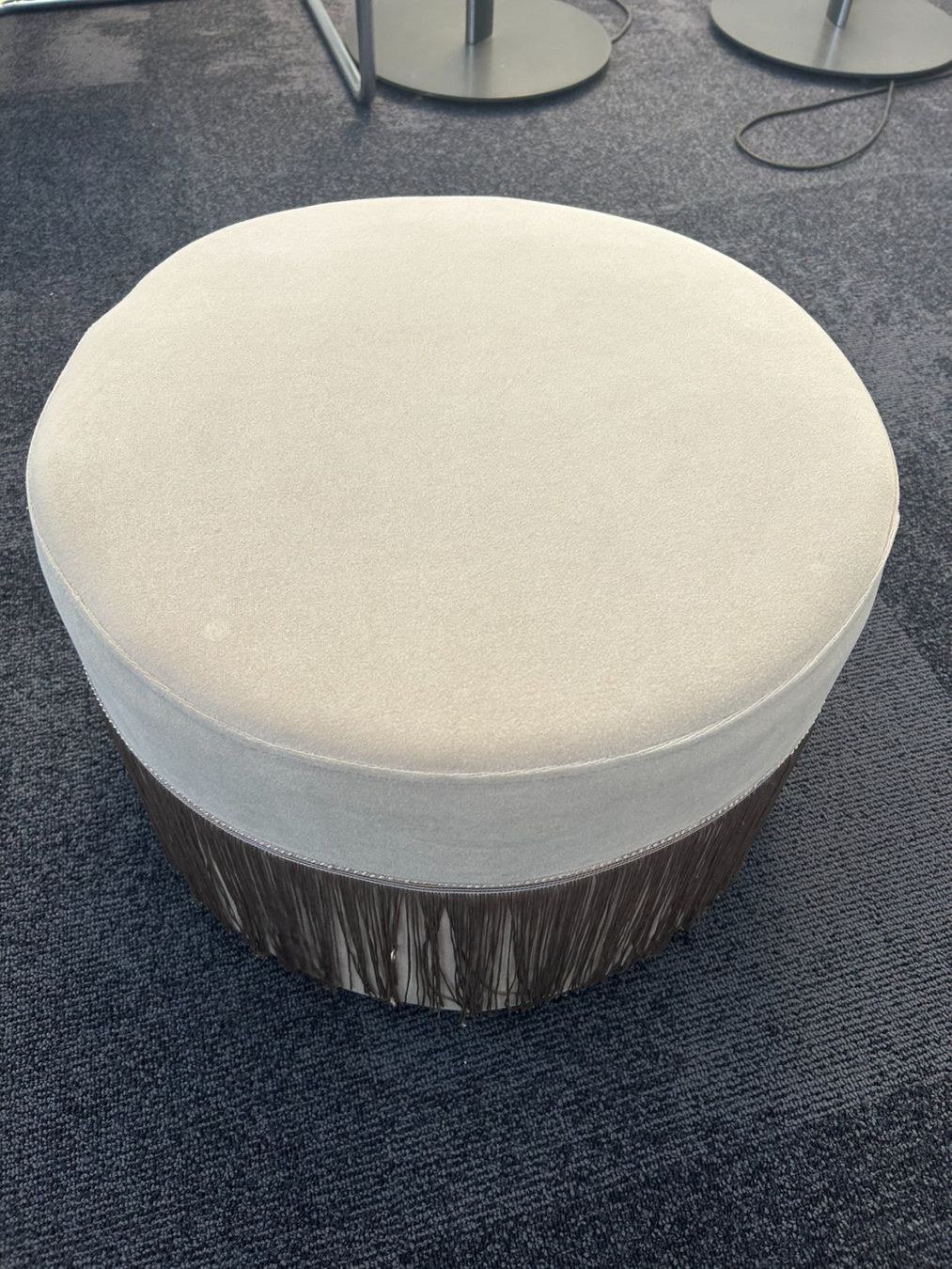 Sgabelli: NEU, Design-Pouf/Hocker beige mit Fransen, Samt, rund – Nuovo (secondo la descrizione) da Wallisellen venduto da Unique_23
