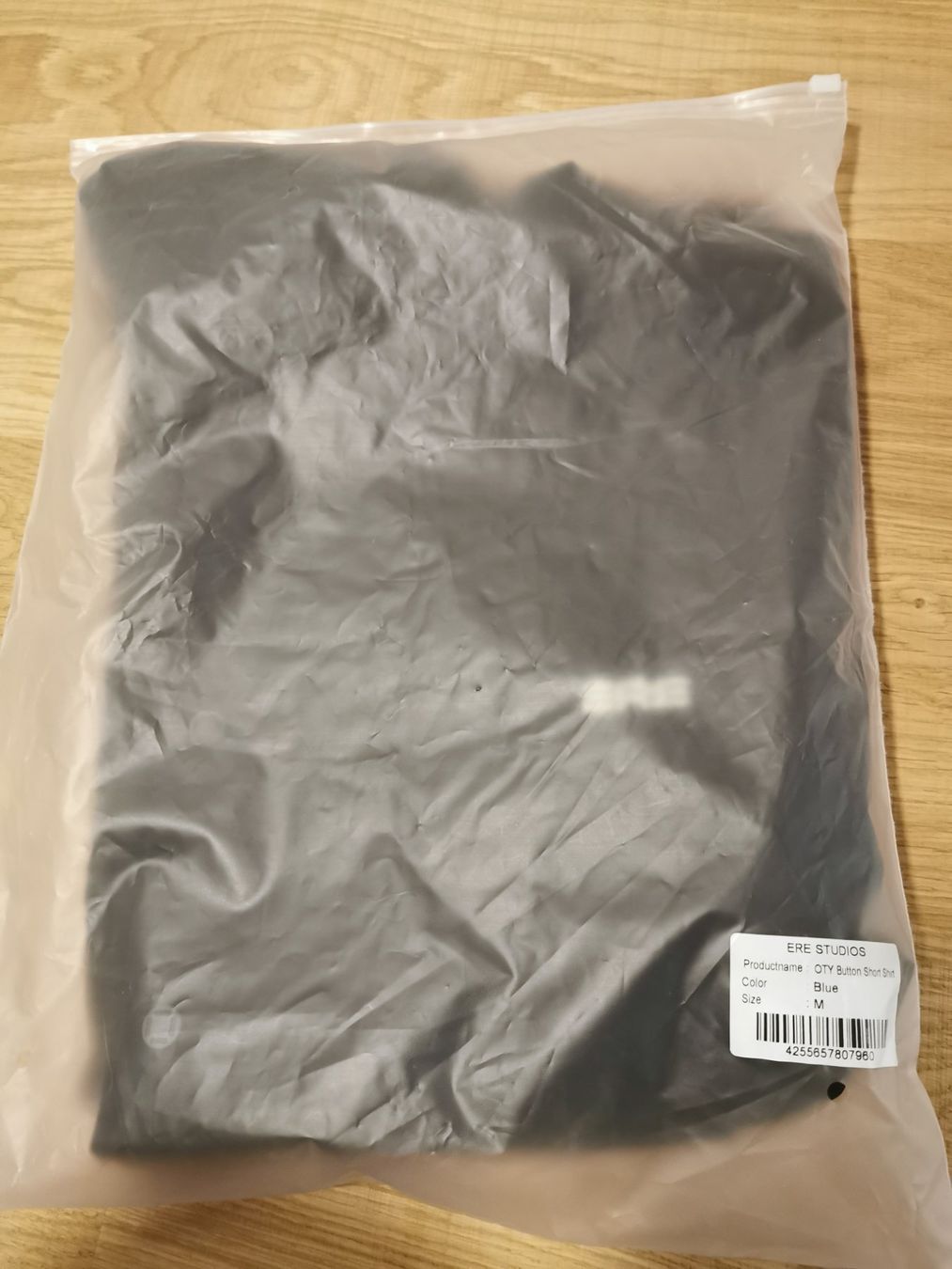 T-Shirts: Ere Studios Nylon Button Shirt / Polo M – Neu und originalverpackt aus St. Ursen von nud_x7g8 1