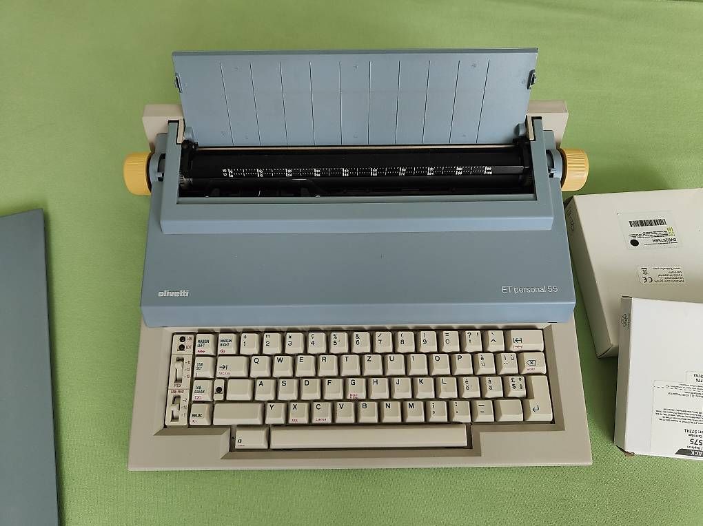 Olivetti Macchine da scrivere: Elektronische Schreibmaschine – Usato da Alberswil venduto da Enzian110 2