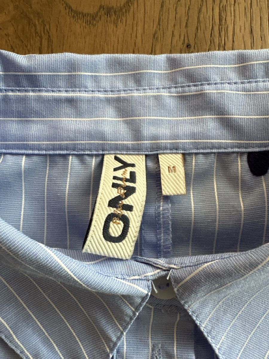 Only Camicette: ONLY Bluse, Grösse M, hellblau gestreift mit Herzen💙 – Nuovo (secondo la descrizione) da Emmen venduto da moodle13 2