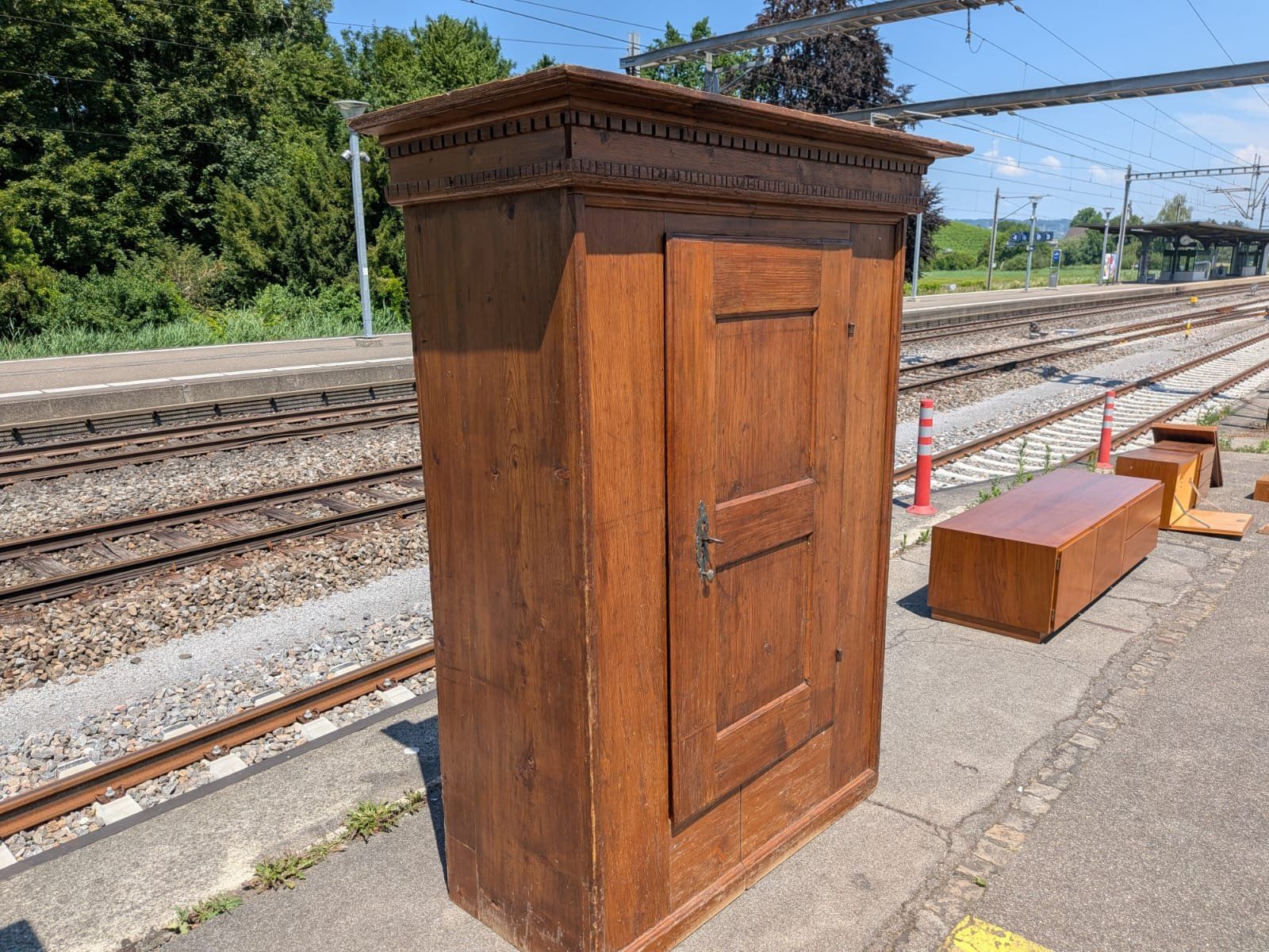 Armadi: 1 Türiger  Antiker Schrank -  - Ref. 06/41 – Usato da Au ZH venduto da BrockiAu 1